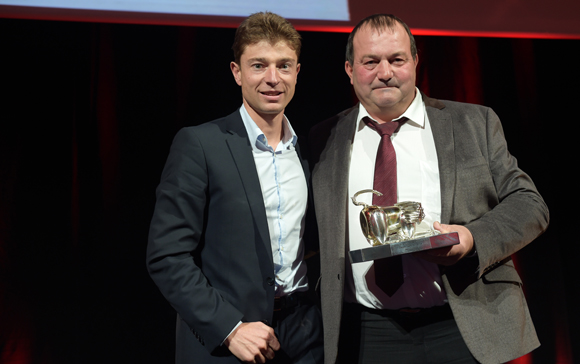 53. Trophée Grande table de l’année remis par Gilles Paris, président Inter Beaujolais à Jean Sulpice (Val Thorens)