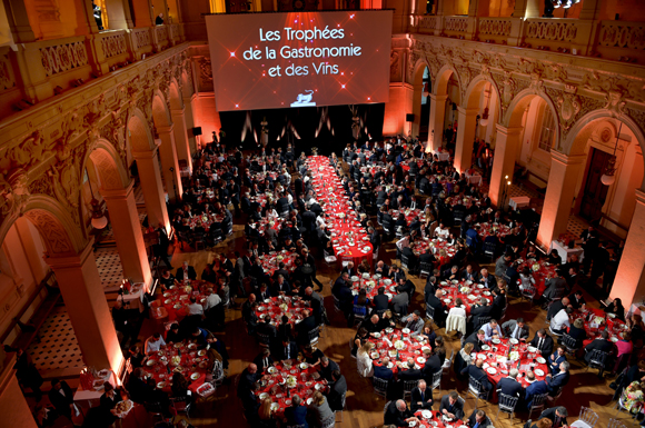 64. La salle de la corbeille en configuration gala 