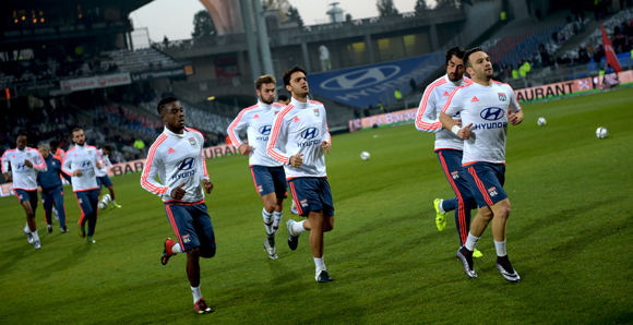 12. L’échauffement des joueurs de l’OL