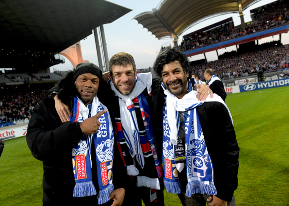 17. Sylvain Wiltord, Juninho et Vikash Dhorasoo
