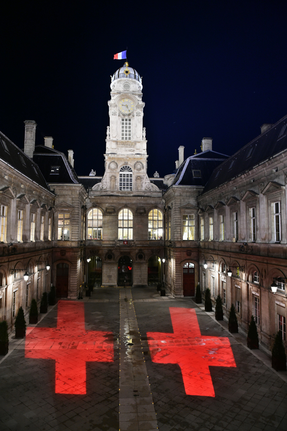 26. La Croix-Rouge s’installe pour une soirée à l’hôtel de ville