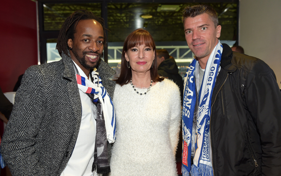 32. Sidney Govou, Catherine Bex (Champagne Duval-Leroy) et Grégory Coupet