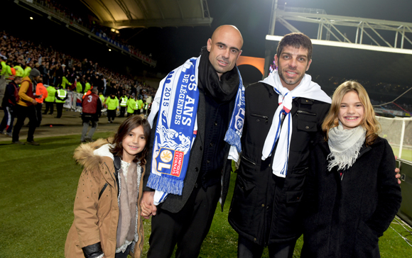 40. Chris, ses filles et Juninho