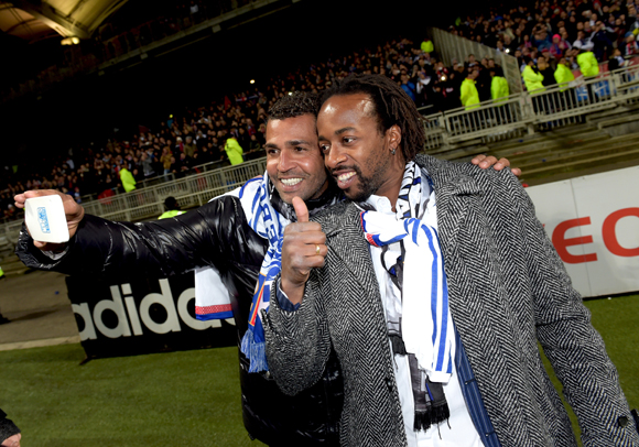41. Sonny Anderson et de Sydney Govou en mode selfie 