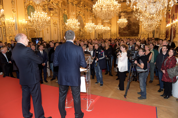 60. Les invites d’après match à l’Hotel de Ville