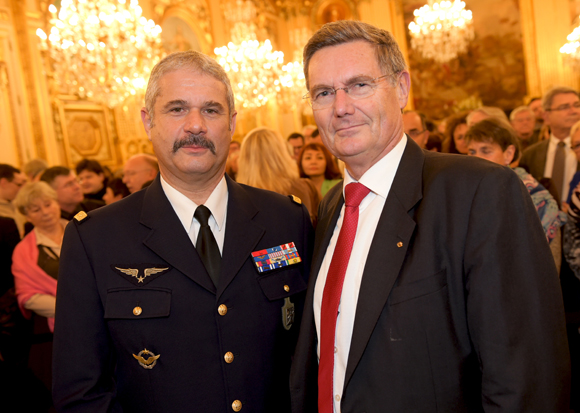 12. Le général Jean-Jacques Borel, commandant la défense Aérienne et Christian Gelpi, président de France U.S.A