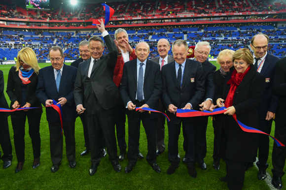 12. Et voilà le stade est inauguré