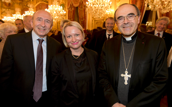 21. Gérard Collomb, sénateur maire de Lyon, son épouse  Caroline et le cardinal Philippe Barbarin