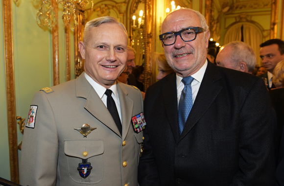 31. Le général Pierre Chavancy, gouverneur militaire de Lyon et Charles Sauboua, consul de Madagascar