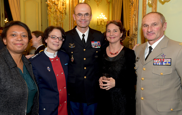 36. Hélène Geoffroy, député-maire de Vaulx-en-Velin, Anne Cornet (Les Douanes), le général de gendarmerie Christian Dupouy, son épouse Christine et le général Hervé Bizeul