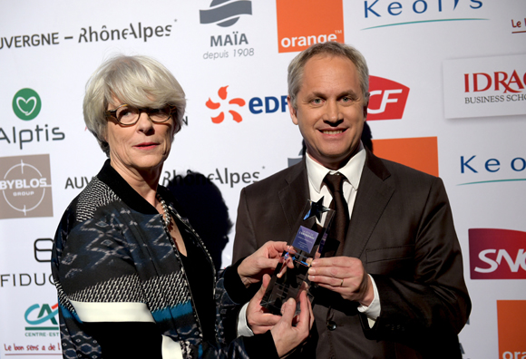 18. Trophée de l’innovation économique remis à Christophe Palfi (Gismartware), par Marie-Claude Foucré (Orange)