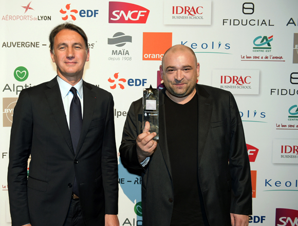 35. Trophée du chef d’entreprise de l’année remis à Fabrice Faure (Groupe LIP) par Christophe Gruy, président du groupe Maia