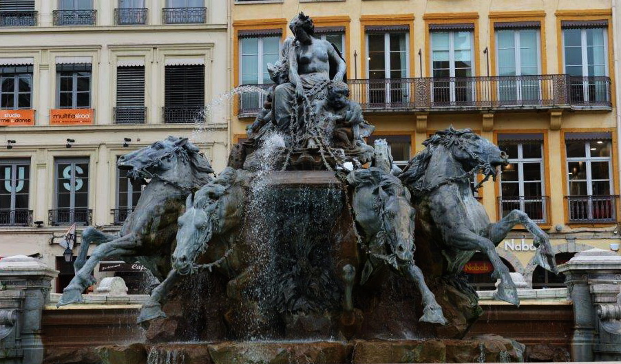 Fontaine Bartholdi. Un nouveau voyage pour le char de la Garonne