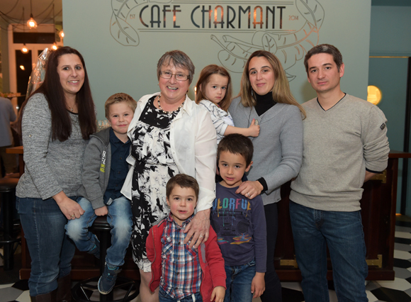 2. Martine Balsiere, sa famille Myriam, Léo, Kylian, Calie, Eytan, Emilie et Gwenaël 