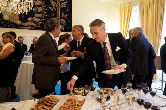 10. Buffet aux accents de la Région Rhône-Alpes Auvergne très apprécié par le suédois  Henrik Norström, Bocuse Argent 2001 sur la photo ainsi que Mathias Dahlgren, Bocuse d’Or 1997 