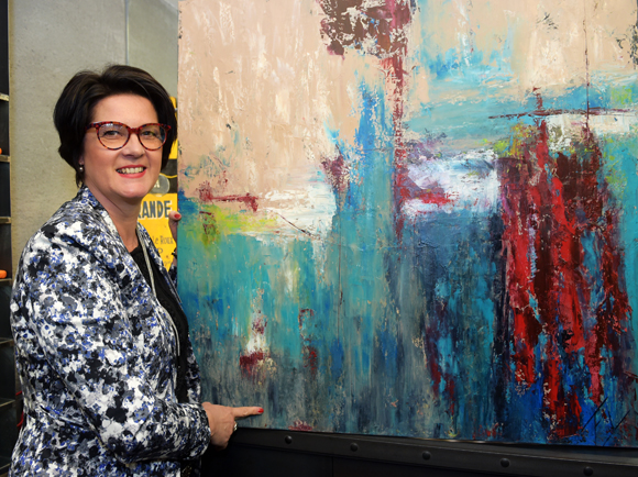 11. L’artiste peintre Fanny Grandjean et une de ses toiles