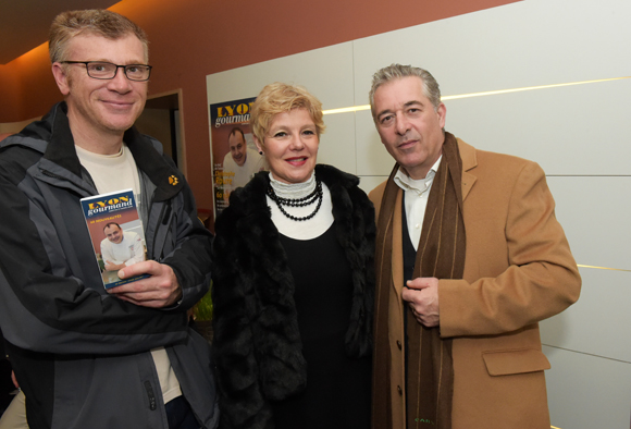 19. Le photographe Emmanuel Foudrot, Valérie et son époux Pascal Crepieux (Auberge de la Place)