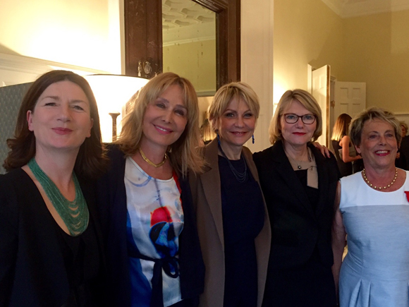 8. Nadine, Odile, Elisabeth et Carole tout sourire auprès de Françoise