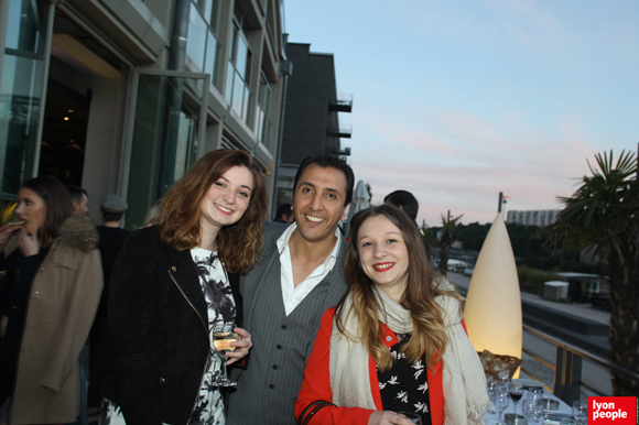 19. Jamal Hammouche, directeur de Supdemod entouré de ses élèves, Lauriane Rousseau et Laurie Jomin