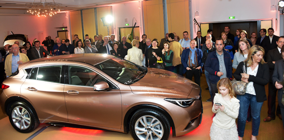 30. La nouvelle Q30 et ses invités