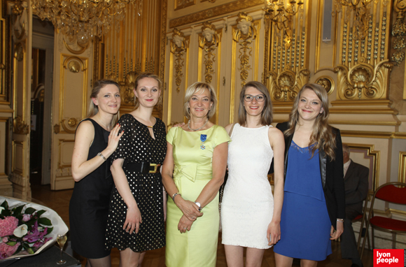 32. Marie-Odile Fondeur entourée de ses filles