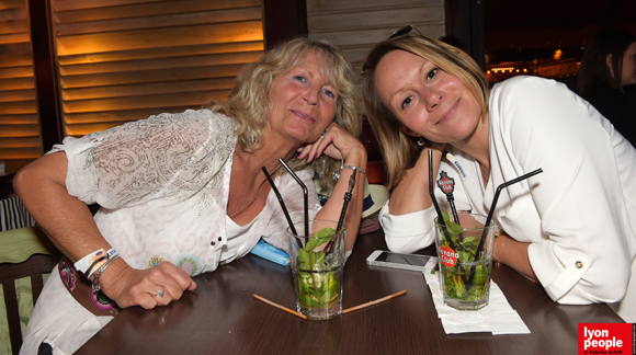 32. Nicole Beraud et Delphine Dumaine