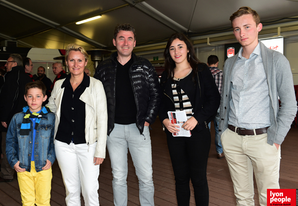 7. Frédéric Noblet (Novotel), son épouse Laetitia (Orpi), leurs enfants Timéo, Mélissa et Julien