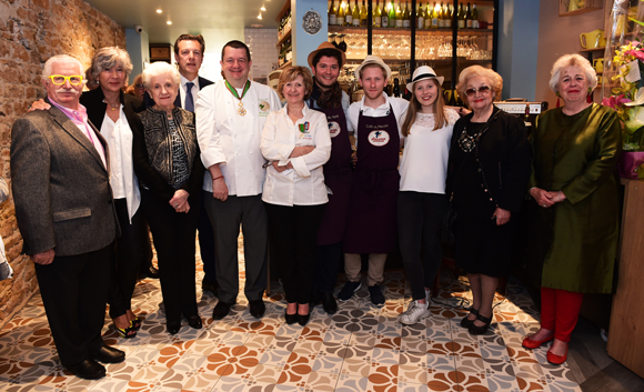 Café du peintre. Le Mérite Agricole pour Florence Perier