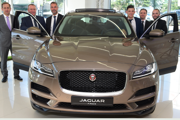 1. Thierry Cocco et son équipe (Jaguar & Land Rover)