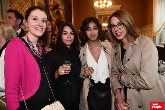 21. Manon André, Camille Ponset, Noor Premjee et Laurène Granjon (Docteur Clown)