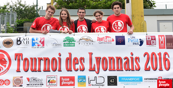 3. Les organisateurs Etienne Ginon, Sophie Robert, Marie Robert et Nelson Moncorgé autour de Yann Cucherat, adjoint aux Sports