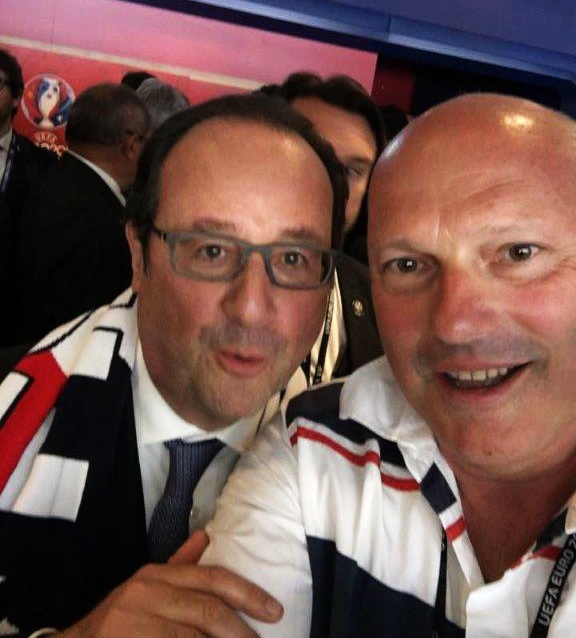 François Hollande au stade de Lyon. Le selfie qui fait le buzz