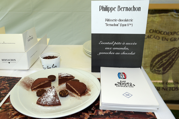 13b. Son dessert : Eventail pâte à succès aux amandes, ganaches au chocolat
