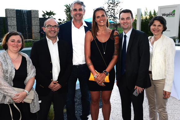 18. Virginie Fizaine, Michel Rouault (Caisse d’Epargne), Franck Jourdan (Végétal Concept), Laure Manaudou, Pascal Duchaine et son épouse Anne-Laure (Caisse d’Epargne)