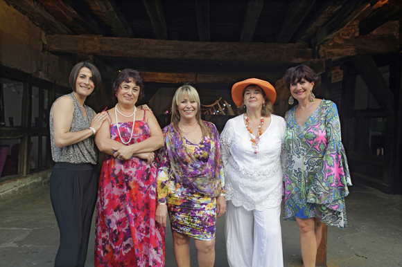 2. Fathié, Mireille, Badia, Nicole et Cathy, les organisatrices de la soirée