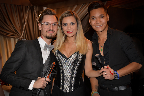 10. Secci Johan et Quach Dinh-Son (Franck Provost) bichonnent Clara Morgane