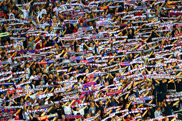 32. Les supporters du virage Nord