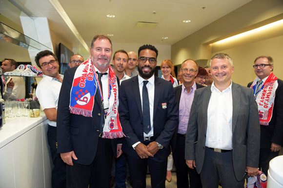 39. Alexandre Lacazette dans la loge du Groupama