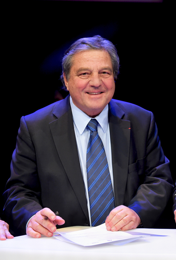 9  François Turcas
