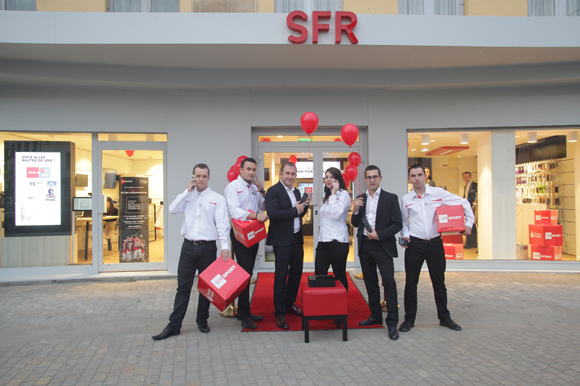 1. Matthieu, Gabriel, Jean-Pierre, Marion, Damien et Sébastien (l’équipe SFR Vaise) 