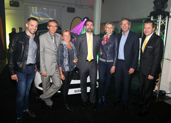 12 - Michaël Garreau (Sanofi), Bernard et Florence Baudouy (Lyonnaise de Banque), L. Destombes, Géraldine et Arnaud Bazin (Groupe Fatek) et Eric Vial 