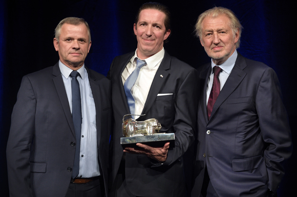 13. Chef de l’année Christophe Bacquié (Hôtel du Castellet), récompensé par Marc ferret (Renault) et Pierre Gagnaire Nominés : René & Maxime Meilleur (La Bouitte), Eric Canino (La Réserve), Julien Gatillon (Le 1920) 