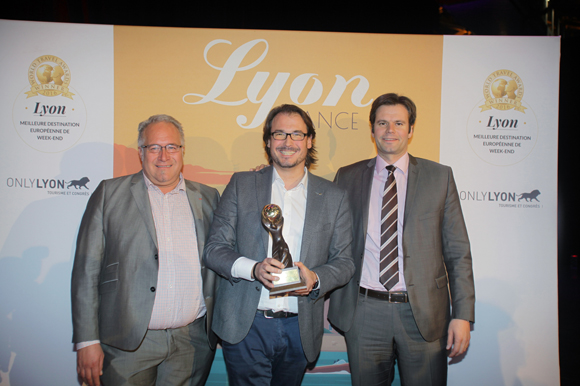 1. Laurent Duc, président de l’UMIH Rhône, Olivier Michel (Lyon City Tour) et Aurélien Berthelet (Cars Berthelet)