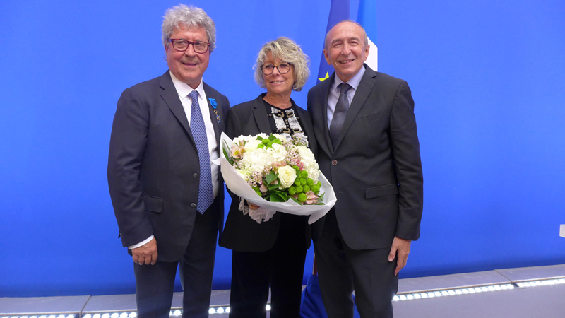 Roland Bernard distingué par son ami ministre Gérard Collomb à Paris