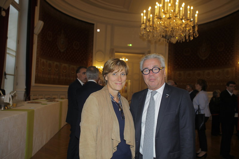 Roland Bernard distingu   par son ami ministre G  rard Collomb Paris