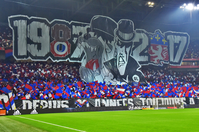 Les tribunes VIP d’OL 2 – OM 0. Festival pour les 30 ans des Bad gones