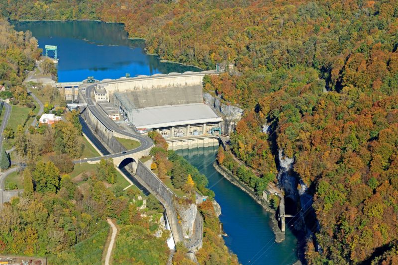 CNR. Immersion au cœur du barrage-centrale de Génissiat