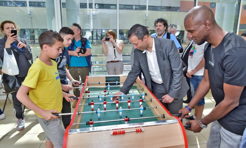 Hôpital Mère-Enfant. Eric Abidal et l’Europa League éveillent les jeunes champions