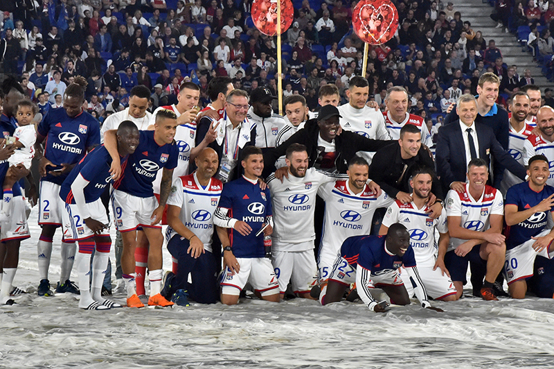 Les tribunes VIP d’OL – Nice. Feu d’artifice pour l’Europe
