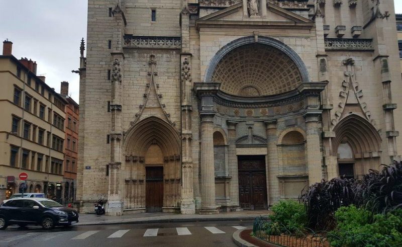 Eglise Saint-Nizier. Une pétition pour l’aménagement du parvis